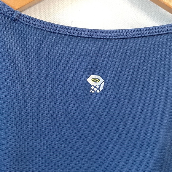 (A55) Mountain Hardwear Blue Abstract Short Sleeve Top Outdoor Hiking, Size M - Picture 7 of 7